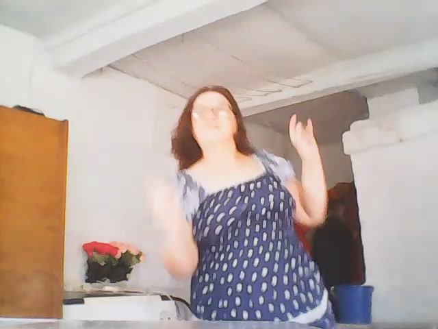 Потанцуем и развлекаемся -ах какая женщина