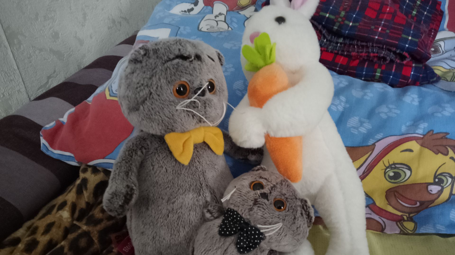 Басик и Саня играют в прятки и сидят с Сёмой