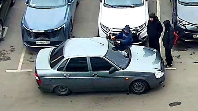 МОЛОДЁЖ У ТАЧКИ 3