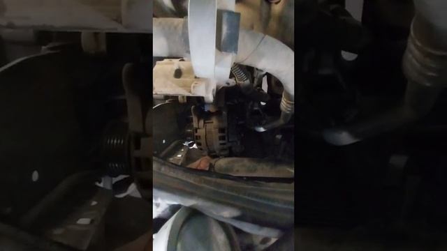 Снятие генератора Рено Сандеро-лохан