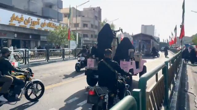 Ничего необычного, просто женская мобильная ПВО группа в центре Тегерана