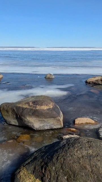 Онежское озеро. Апрель