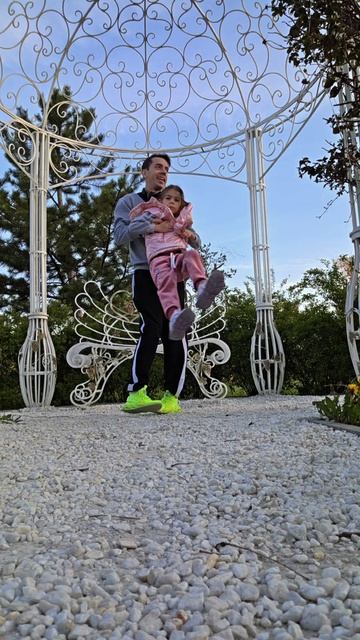 раз как намёк на нас 