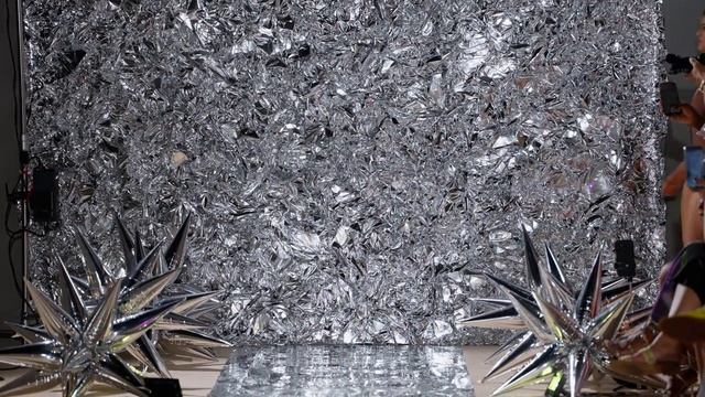 Модели на подиуме 181