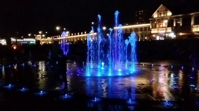 Танцующий фонтан в Нижнем Новгороде, август 2025