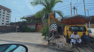 Максика выгнали с отеля! Теперь бомжует в Африке!