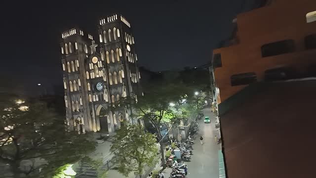 Ханой, St. Joseph's Cathedral, Hanoi - Собор Святого Иосифа вечером, Вьетнам, 15 марта 2026 г