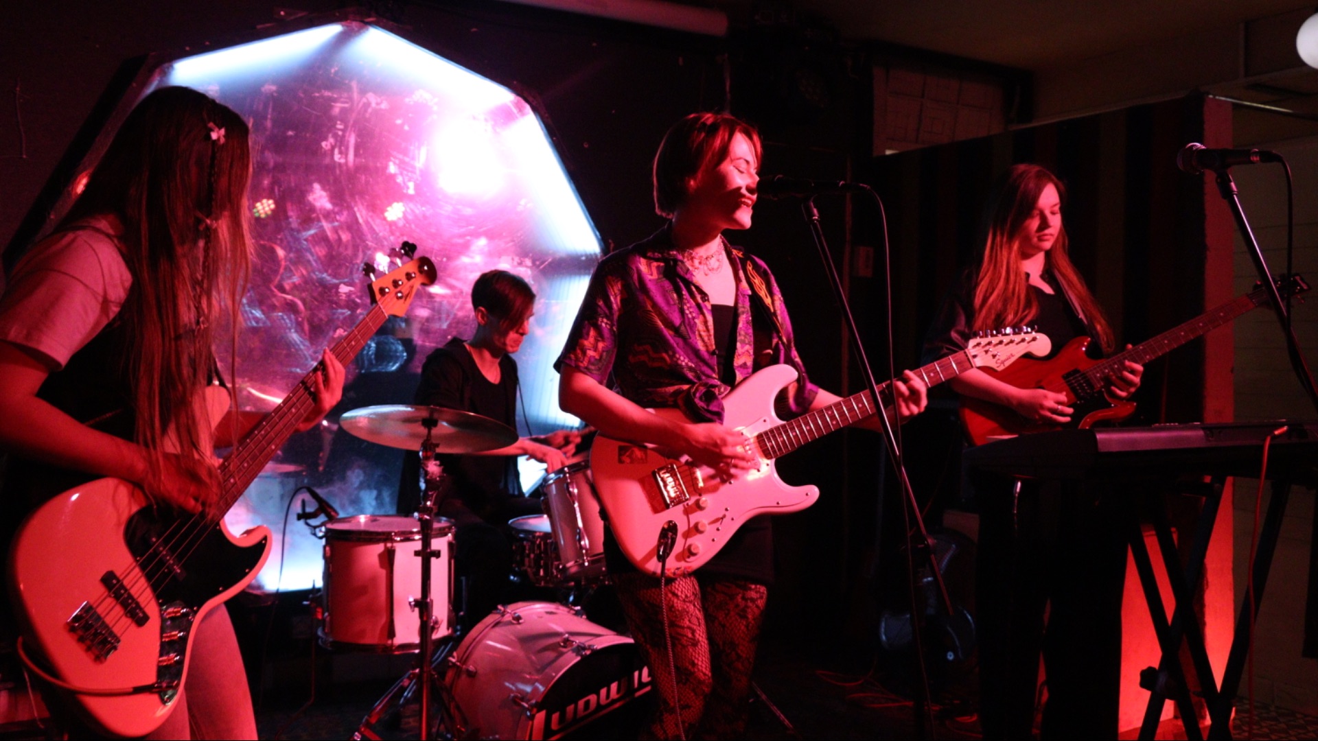 чай с чабрецом — Мой прекрасный мир (выступление в Клуб Клуб)