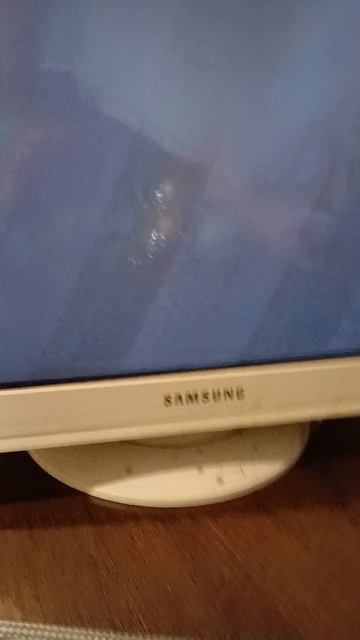 Я подключил старый монитор к современному компьютеру