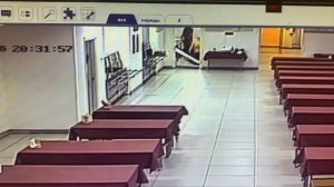 Дверь? Д наху1 она нужна!