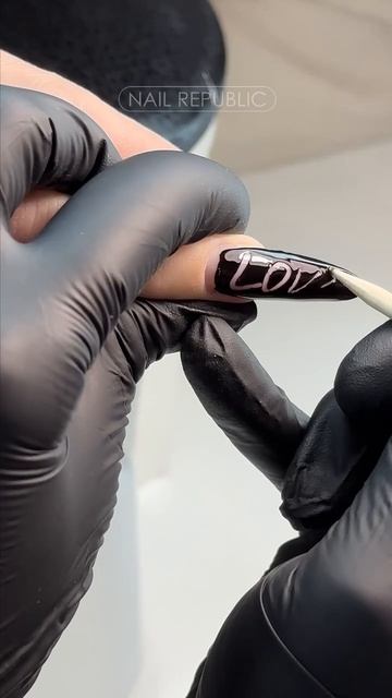 Новинка от Nail Republic вызвала огромный ажиотаж - и мы понимаем почему