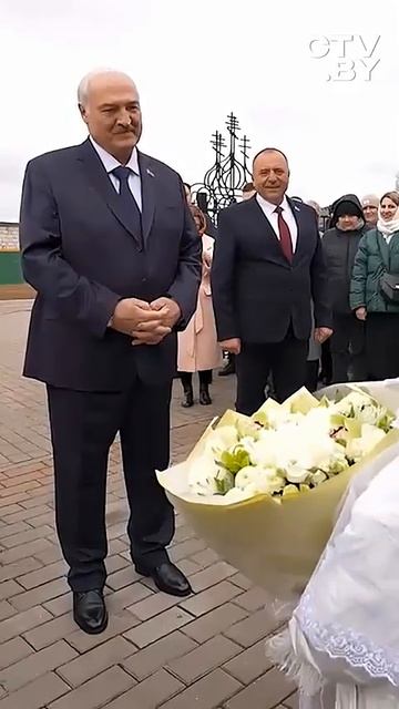 Трогательный момент! Дети тепло встретили Лукашенко в храме #лукашенко #беларусь