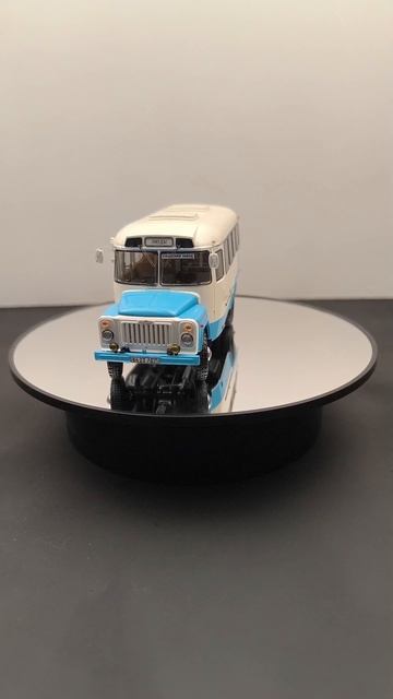 Автобус  КАвЗ 3270 1989г. (Ижорский завод) 1:43  Dip Models