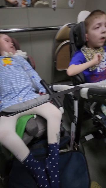 и вам выходные нам не сидится на месте 😌 доброго всем дня друзья 💪 👸 🙂 #евасма1 #папасаша #вболь