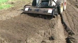 Культиватор Bobcat в работе