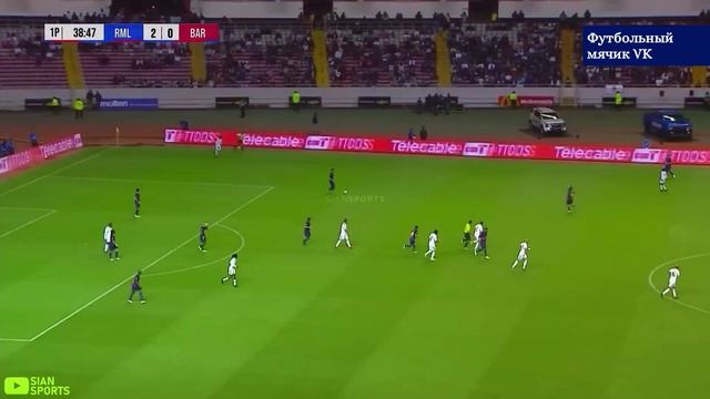 📹 В возрасте 45 лет Роналдиньо доказал, что волшебство волшебника никогда не заканчивается!