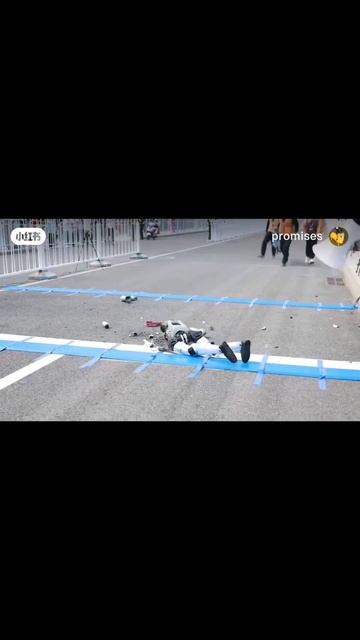 Робот-бегун разбился на старте. Собрали по частям.