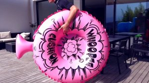 Катя и Макс весело играют в активные игры