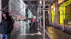 Манхэттен Нью-Йорк 2026 Прогулка под сильным дождем и грозой обзор улиц города