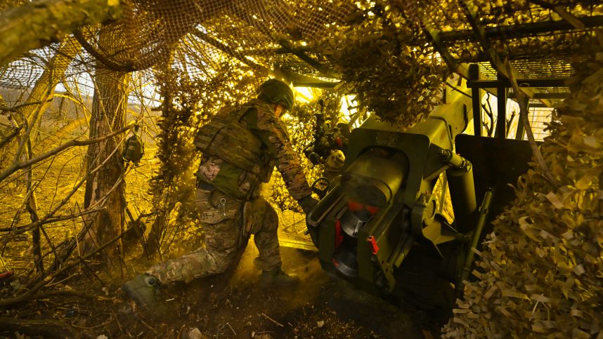 Расчет гаубиц Д-30 уничтожил «опорник» ВСУ. Лучшее видео из зоны СВО