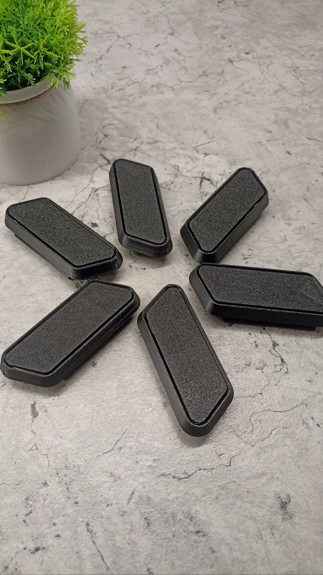 Тест прочности вентиляционных накладок