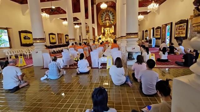 У меня портится характер, ворчу на молодых... Самые красивые храмы в Чиангмае. Муж купил мне подарок