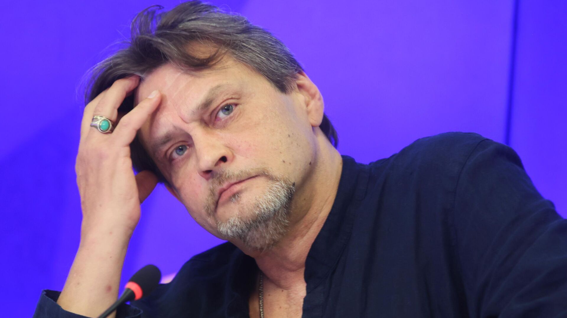 Смерть Ирины стала для Александра тяжелым испытанием.