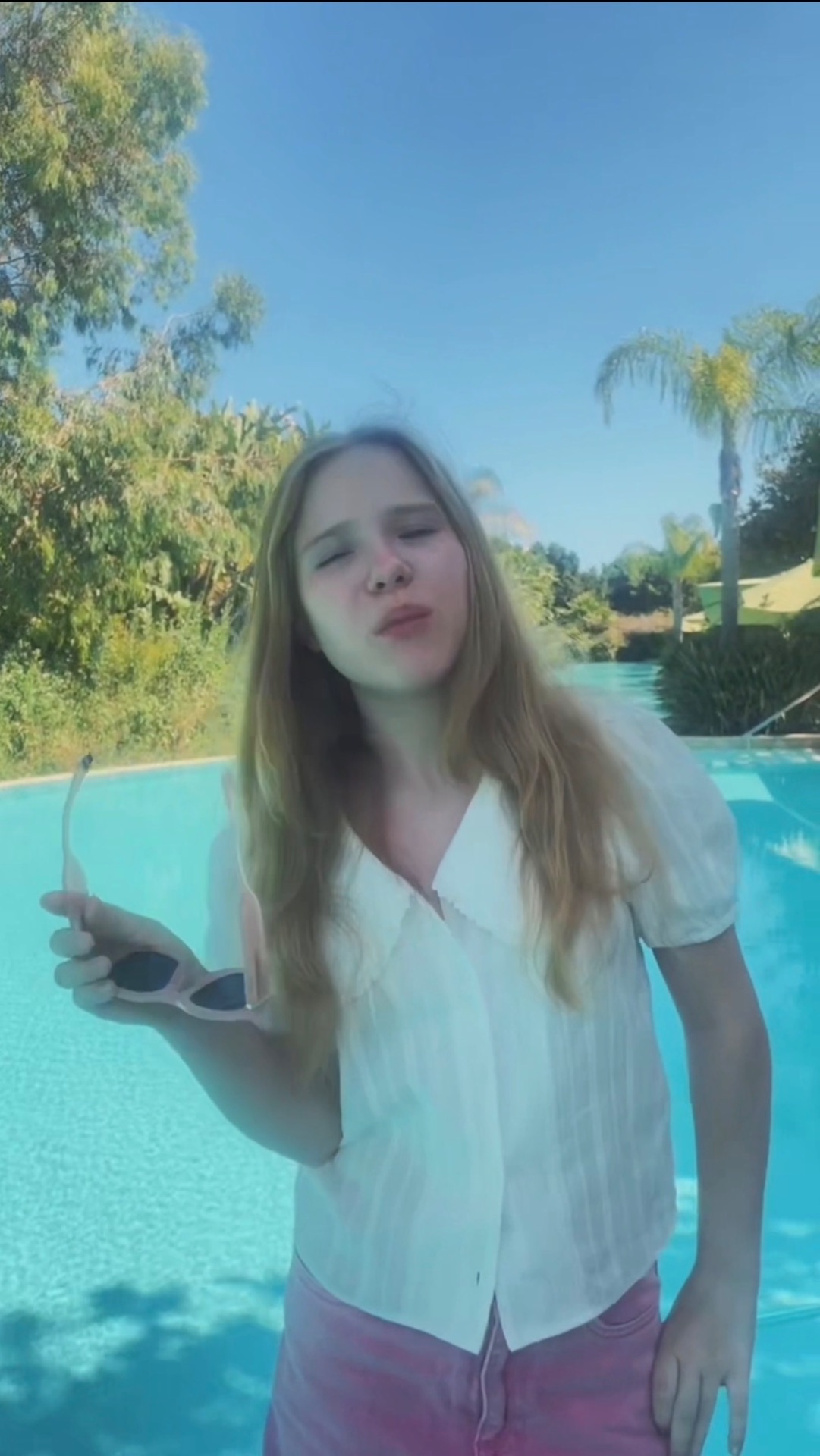 она выбрала язык фактов