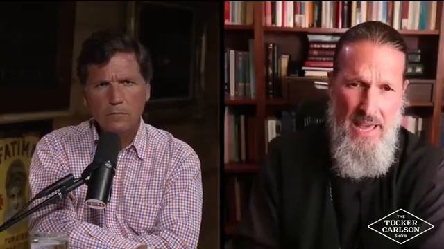 Такер и отец Джозайя обсуждают кризис MAGA