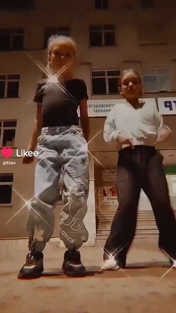 Сколько мишек на брюках?