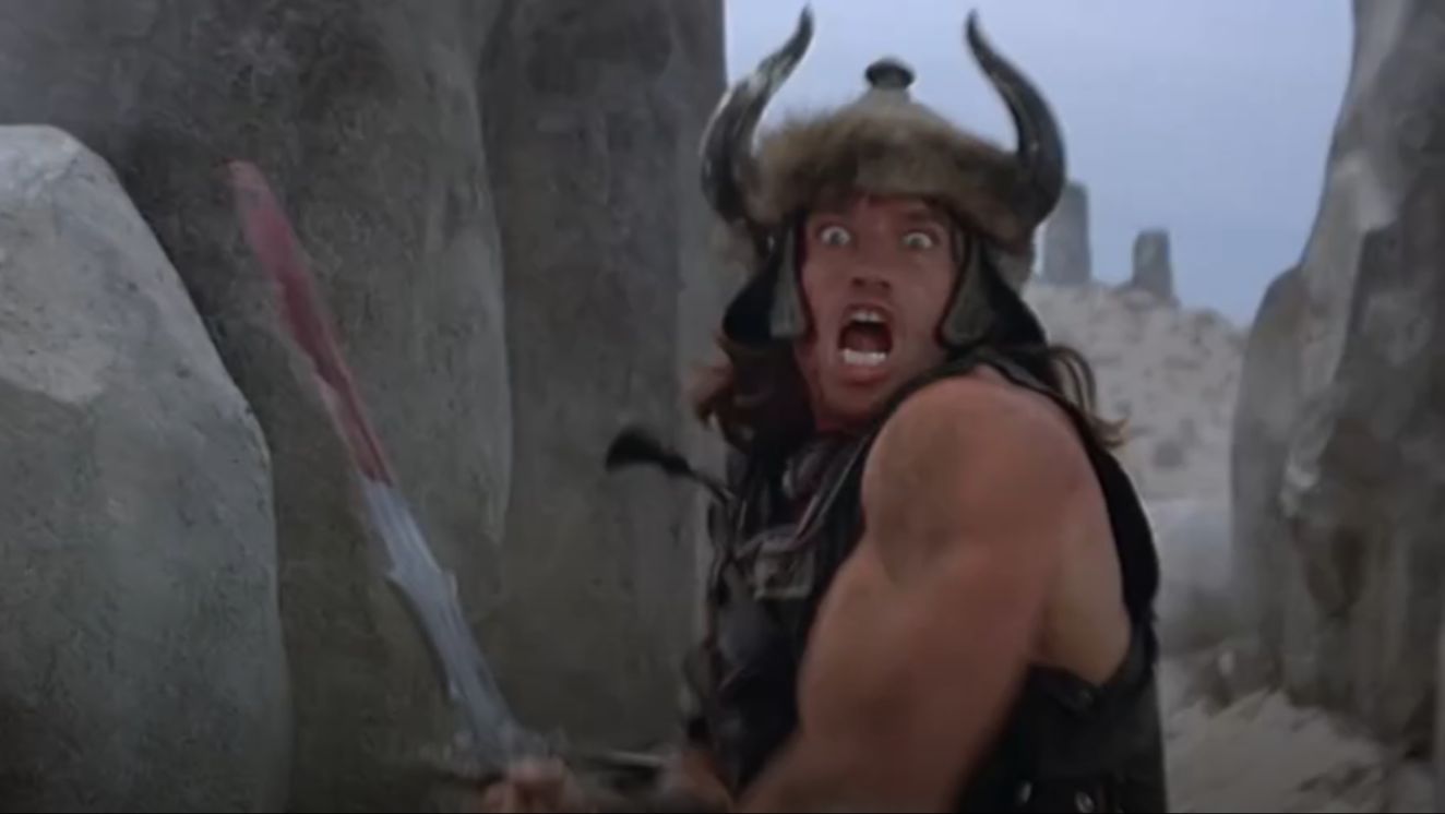 Конан учит как правильно обращатся с оружием