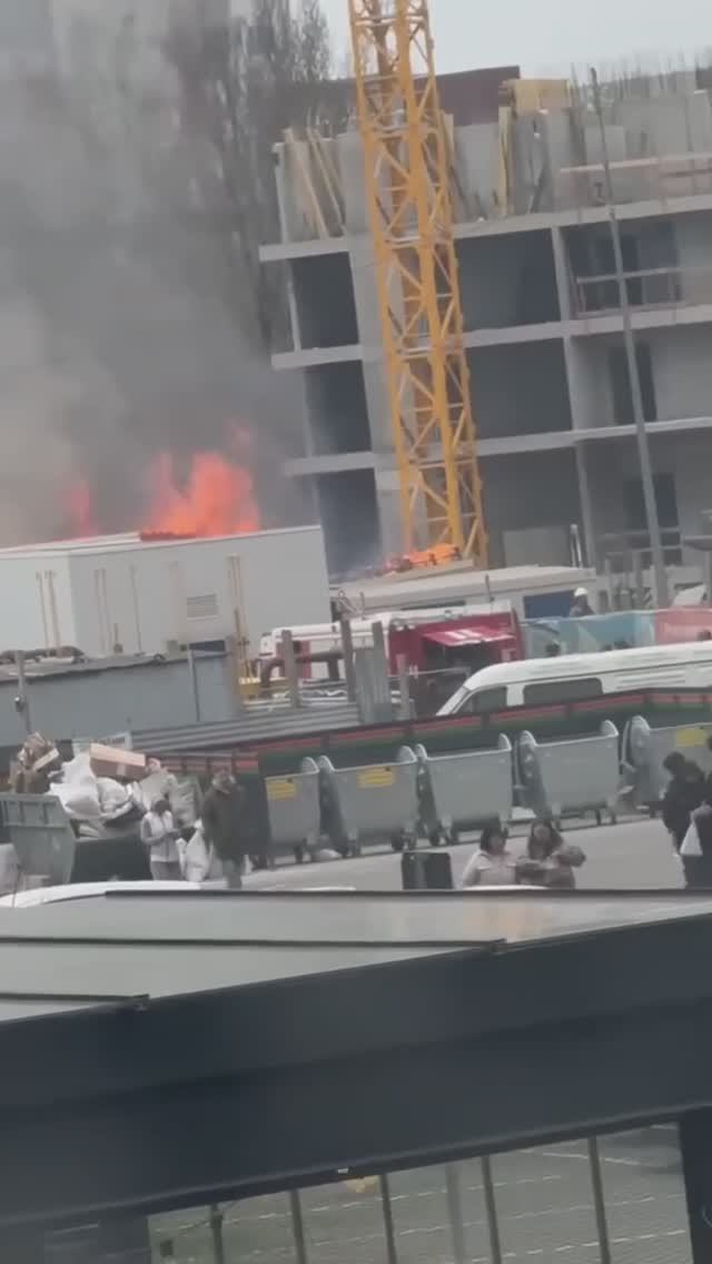 В Ставрополе тушат пожар в ЖК «Красный Металлист»