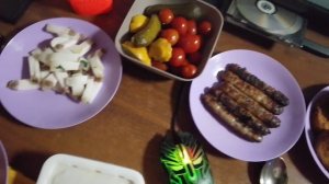 Садимся жрать :)