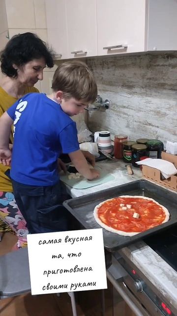 бабушка шеф повар пицца ням