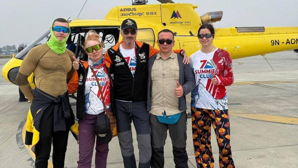Участники и гиды экспедиции Клуба 7 Вершин на Эверест перелетела в Луклу и начала поход к Эвересту
