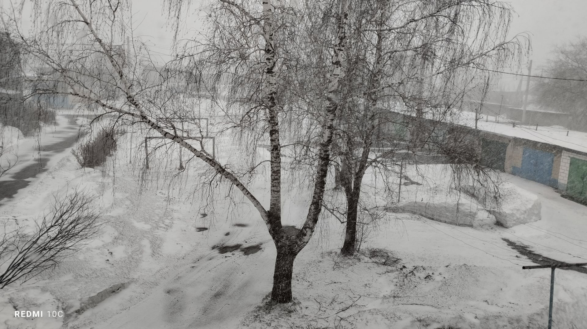 Апрель весенний месяц, а ведёт себя как зимний