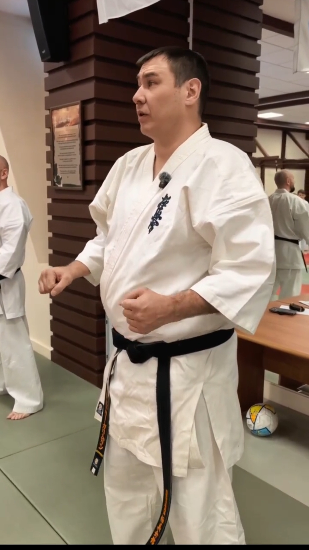 Газпром – детям, мастер-класс – каратистам! / Александр Каршигеев провёл тренировку в ДЮСК «Ямбург»