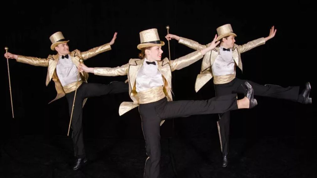 Так она классно и танцует и поет, научит стильно одеваться, и... бить чечетку заодно, конечно