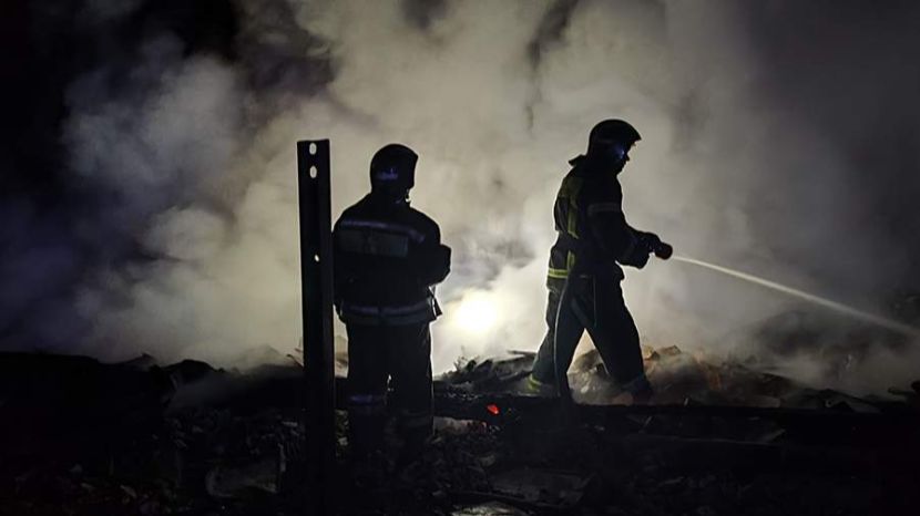 Резервуар с остатками топлива загорелся в Севастополе из-за сбитого БПЛА