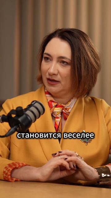 Как мгновенно добавить себе уверенности перед выступелением: лайфхаки с позами от Ларисы Зориной