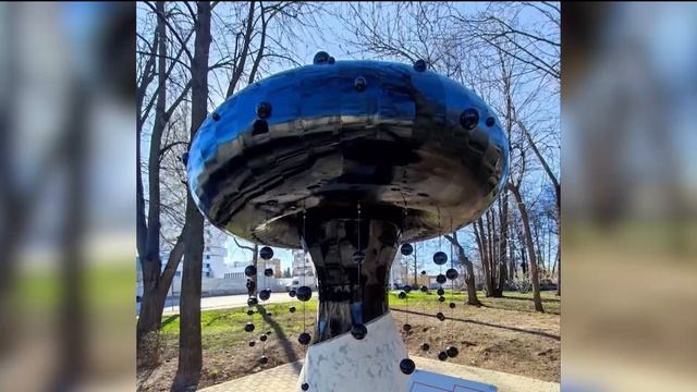 В Уфе на «Аллее горожан» установили арт-объект - гигантский гриб «Нефтяная волнушка»
