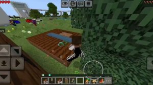 Рыбачьем и плаваем а бассейне в Майнкрафт