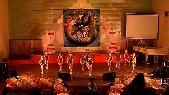 61 Диана Анкудинова и Диана Кузьмина в Элегансе - танец Гномики (2010)