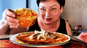 Шикарный МУКБАНГ-блинчики с селедкой💪Блогер, не блогер🤦главное Ячеловек -хороший,следите за собой!