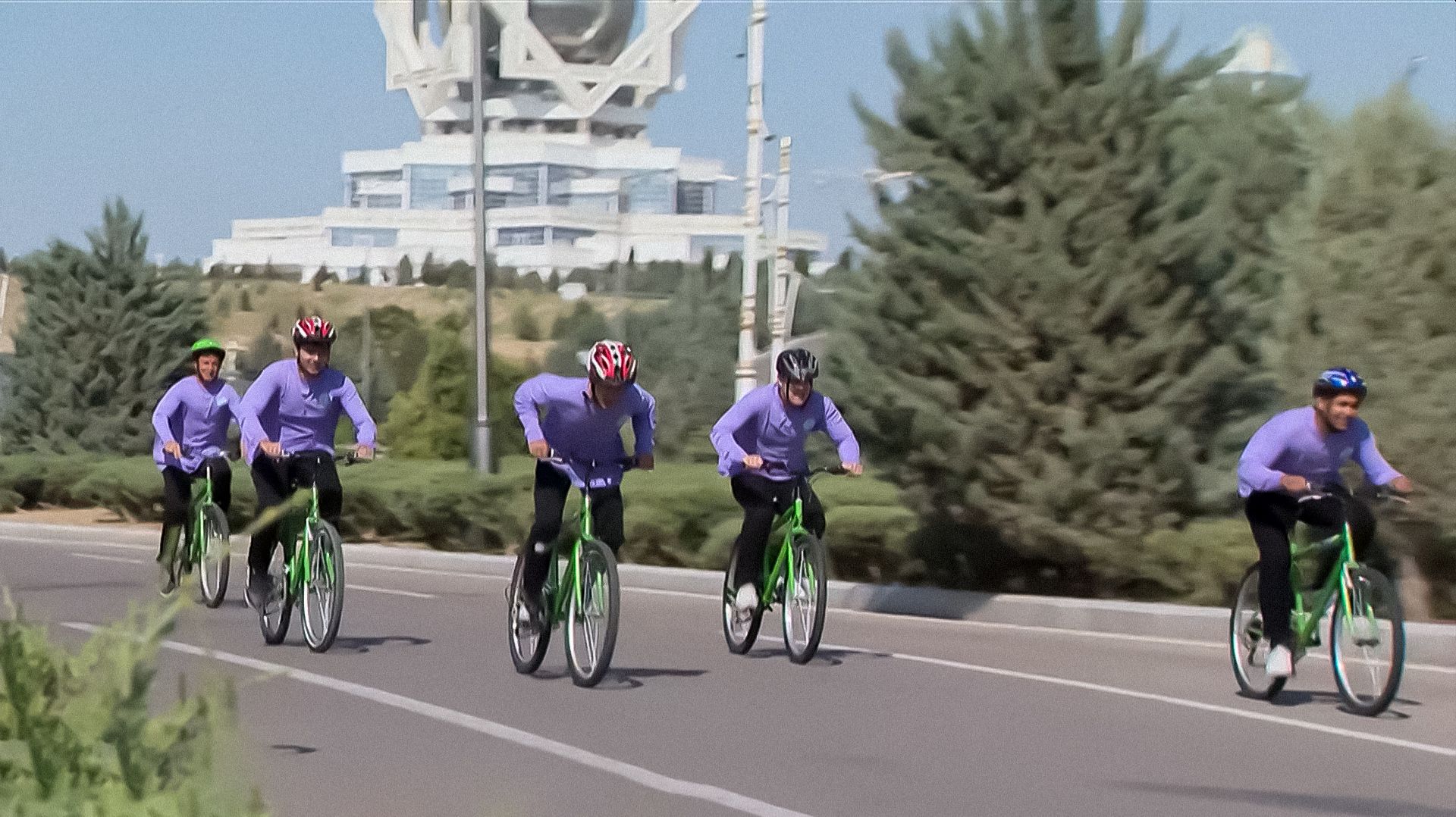 Банкиры Туркменистана провели велогонку на 30 км в Ашхабаде