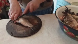 Я НЕ СИДЕЛКА А ЛЮБЯЩАЯ ЖЕНА, ЖАРЮ КАРАСЕЙ