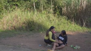 Она помогает беременной женщине на дороге... и строит лучшую жизнь с нуля.