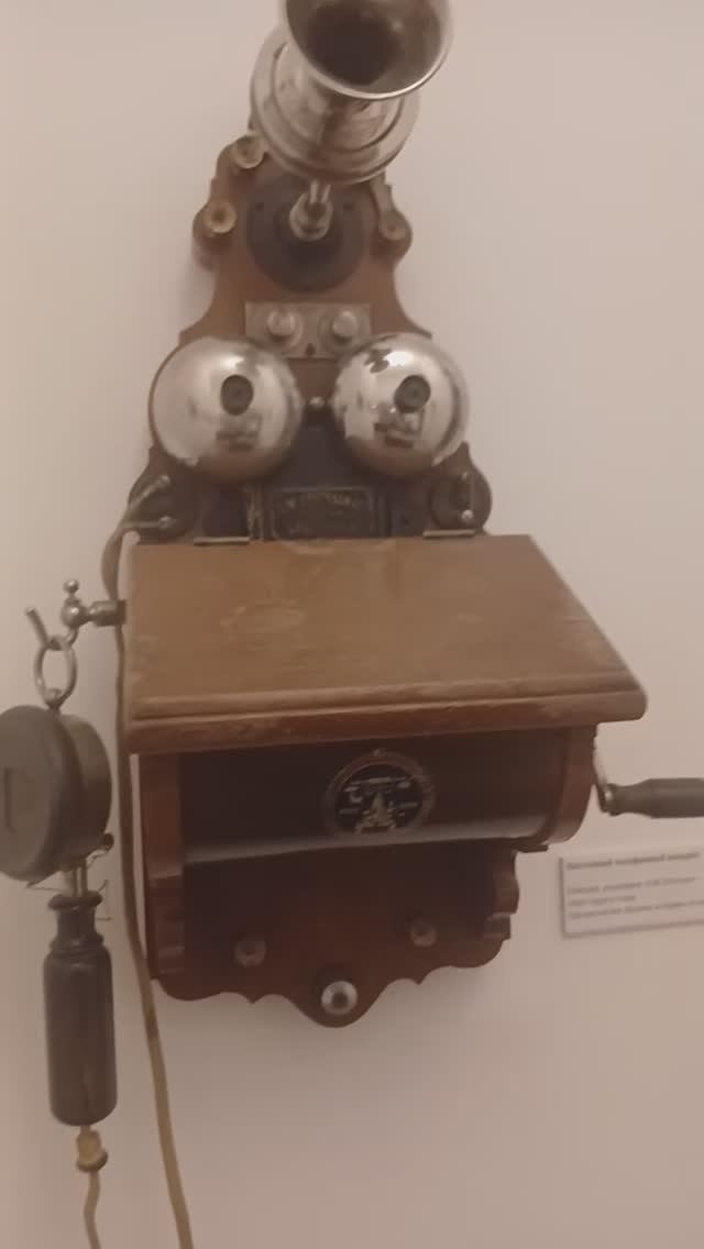 Телефонный аппарат XIX века