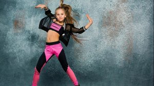 Вот мама с дочкой шаффл танцуют, под песню вундеркинда, в целом просто класс, не скажешь по другому