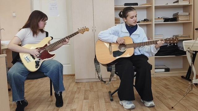 Еликова Ярослава, Тяминова Милалика - Когда все дома.